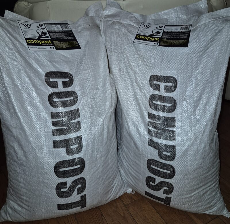 NEW: Animal compost 25 lbs (package of 4 bags)